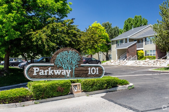 Building Photo - Parkway Apartments - Elko
