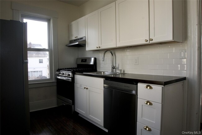 Building Photo - 55 Vernon Ave