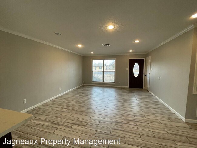 Building Photo - 3 br, 2 bath House - 2404 Roxton St