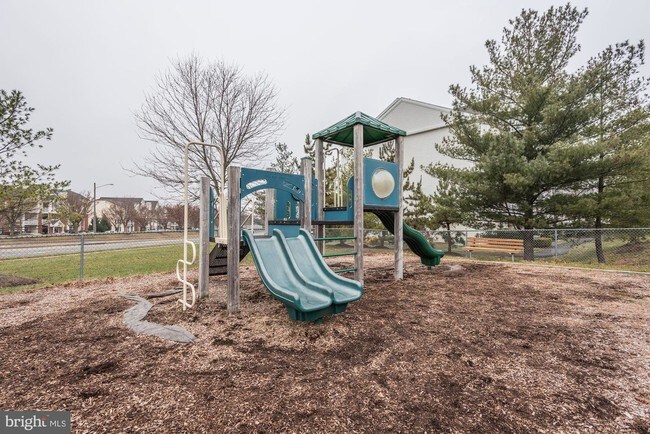 Building Photo - 2499 Angeline Dr