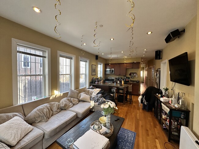 Foto del edificio - 148 Hillside St