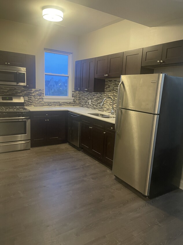 Primary Photo - 421 East 41st Street