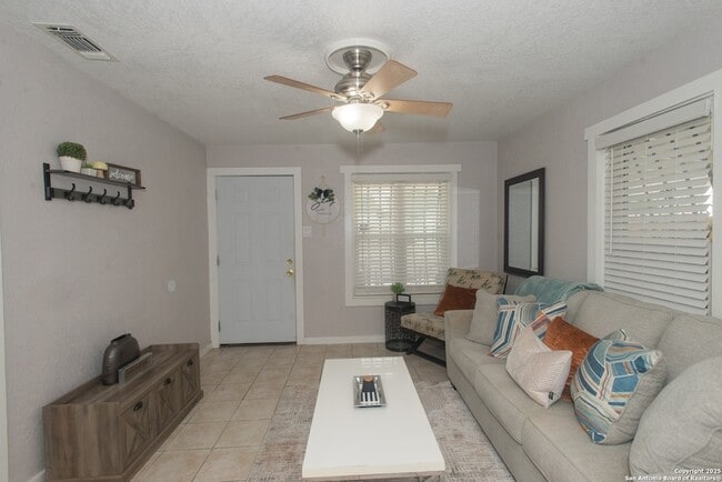 Foto del edificio - 611 Brunswick Blvd