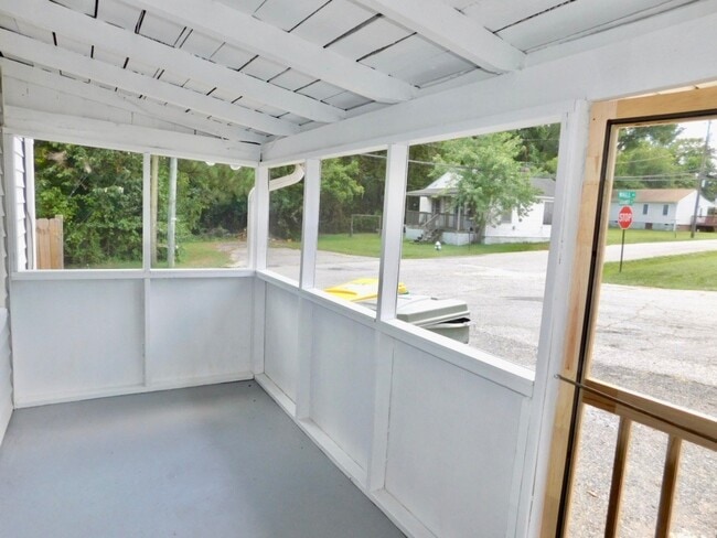 Building Photo - 1211 Wall Ave