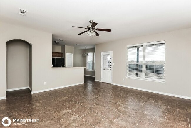 Foto del edificio - 213 Kennedy Dr, Crowley, TX 76036