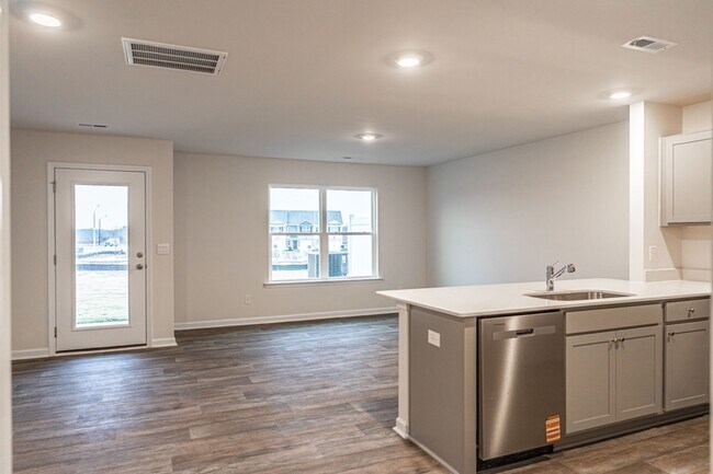 Foto del edificio - 205 Maddox Drive - 1