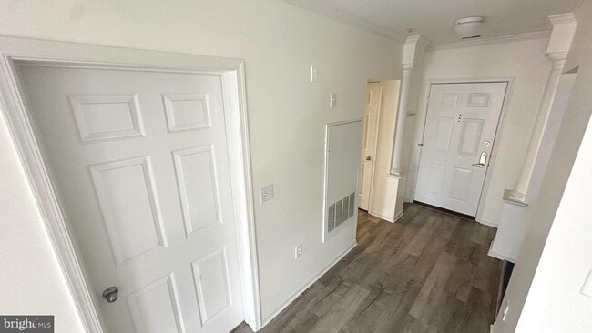 Building Photo - 7011 Falls Reach Dr