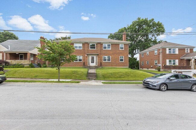 Building Photo - Oakley- Charming 4 family and desirable st...