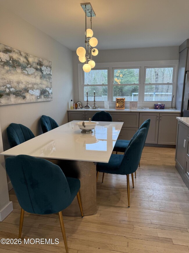 Building Photo - 5 Ash St