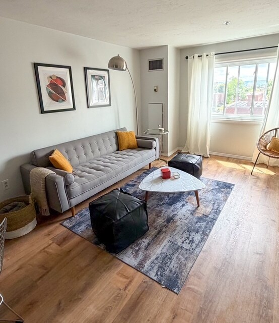 Building Photo - 44 Elm St