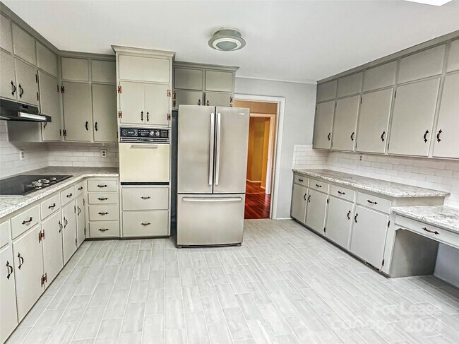 Foto del edificio - 1063 Willow Ridge Ln