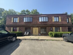 Building Photo - 528 St Clair Ave