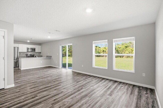 Building Photo - CENTRALLY LOCATED