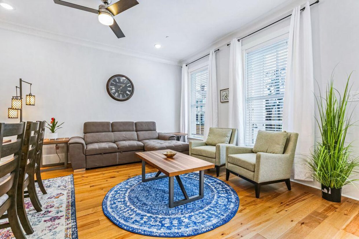 Foto principal - 1208 Carondelet St