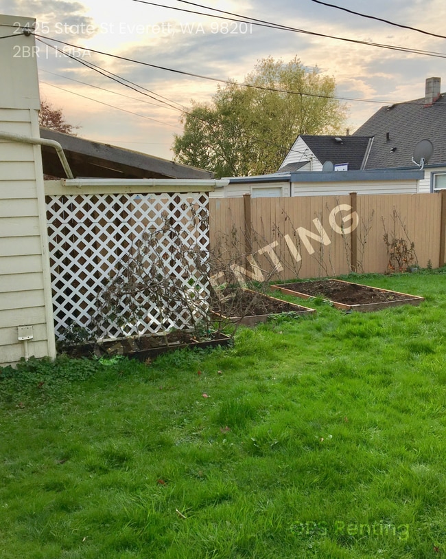 Building Photo - Classic 2 bedroom 1 bathroom bungalow!