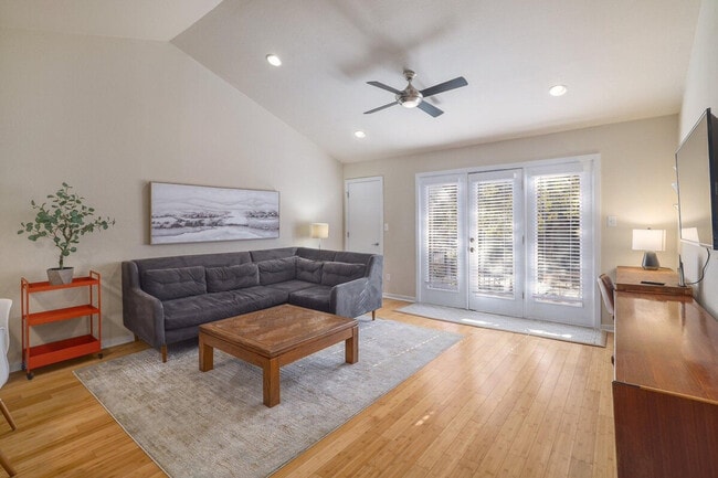 Foto del edificio - 1601A Southgate Cir