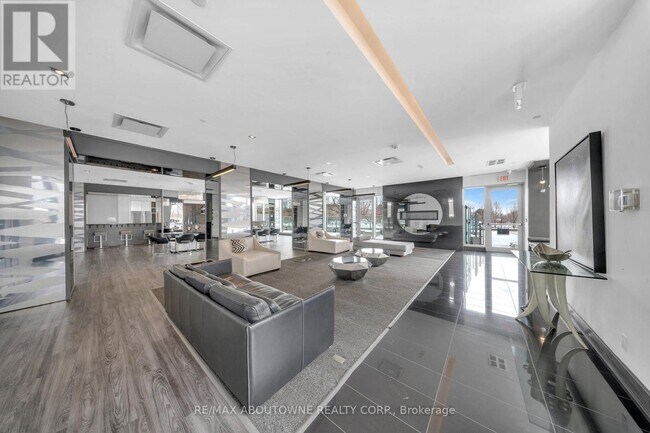 Building Photo - 33 Shore Breeze Dr