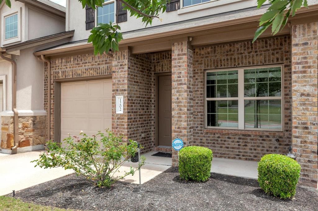 Foto principal - 1701 S Bell Blvd