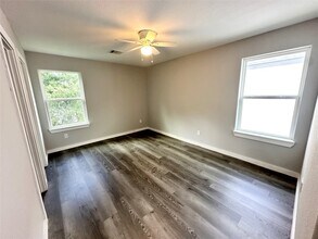 Building Photo - 8215 Crestview Dr