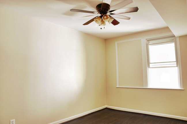 Foto del edificio - 1243 Holbrook Terrace NE