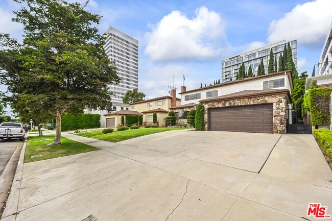 Building Photo - 6237 Warner Dr
