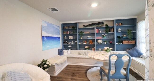 Foto del edificio - 6807 Kingsley Edge