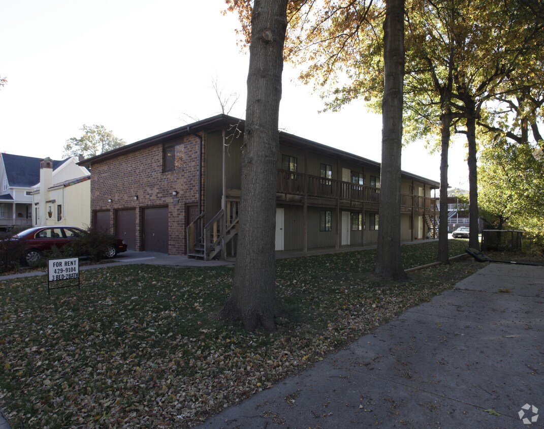 Primary Photo - 4915 Huntington Ave