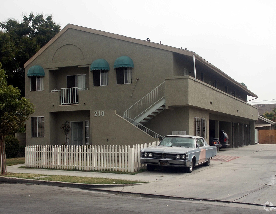 Building Photo - 210 S Walnut St