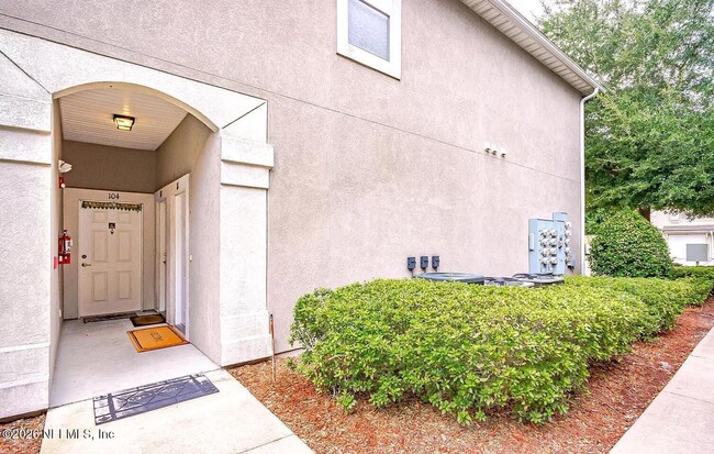 Building Photo - 7036 Deer Lodge Cir