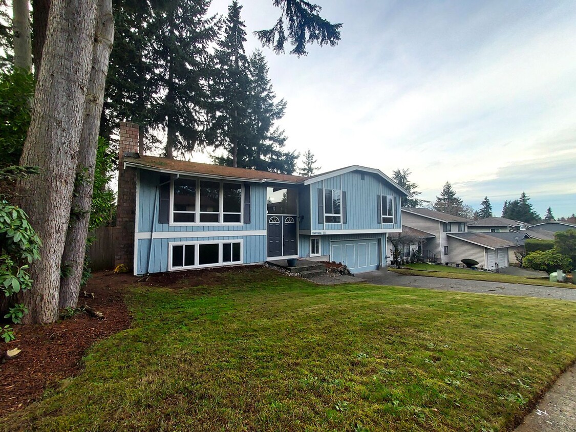 Foto principal - Lovely Split-Level Home in Federal Way - S...