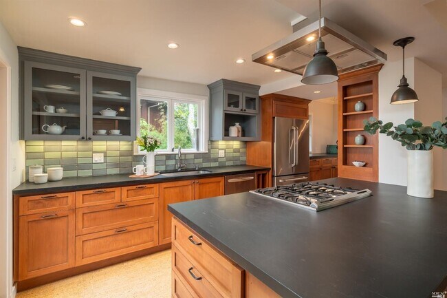 Foto del edificio - 33 Morning Sun Ave