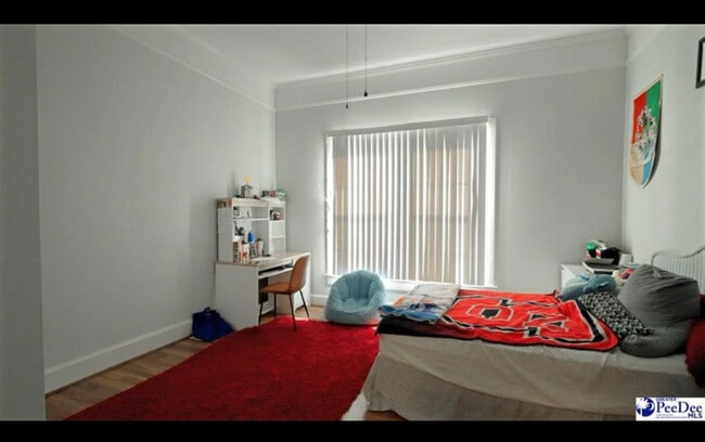 Foto del edificio - 307 W College Ave