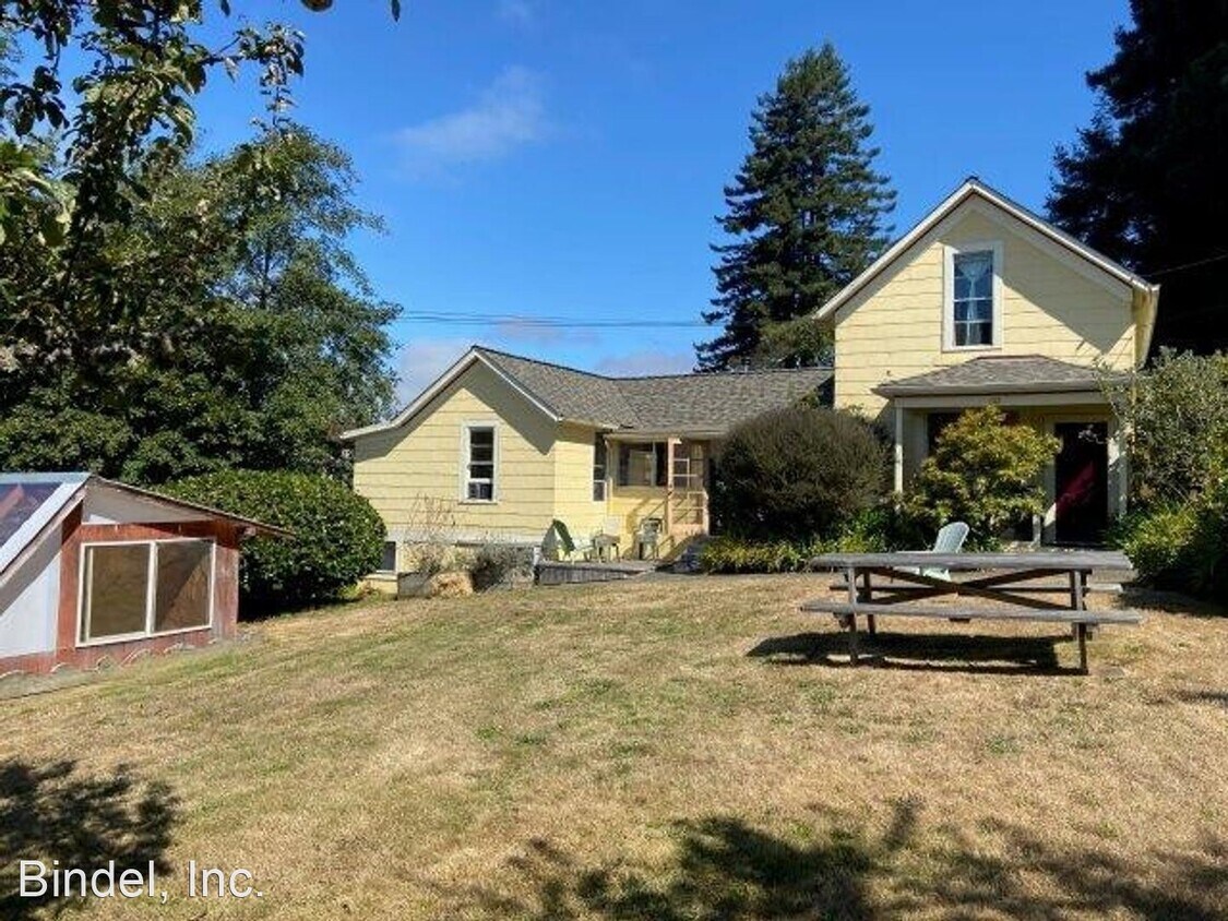 4 br, 2 bath House 112 11th ST House Rental in Arcata, CA