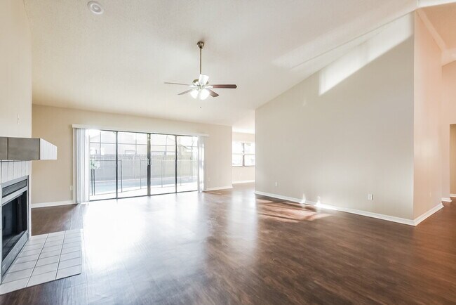 Building Photo - 1185 Newton Ct