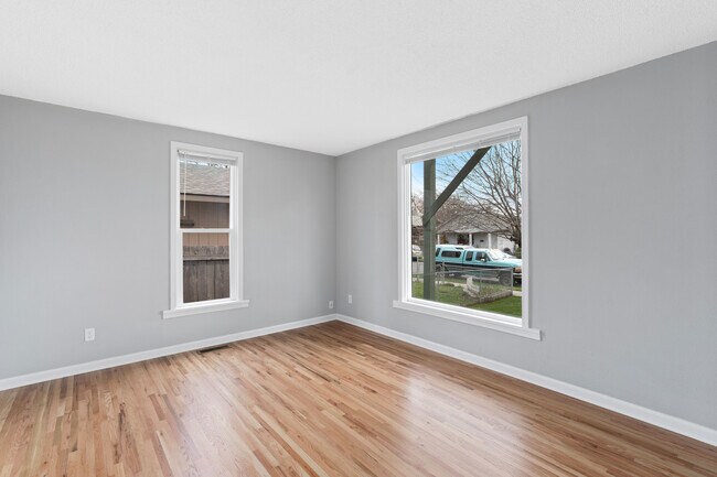 Building Photo - 2124 W College Ave
