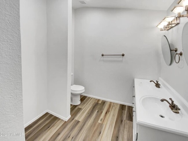 Building Photo - charming 2 bedroom, 2 bathroom home