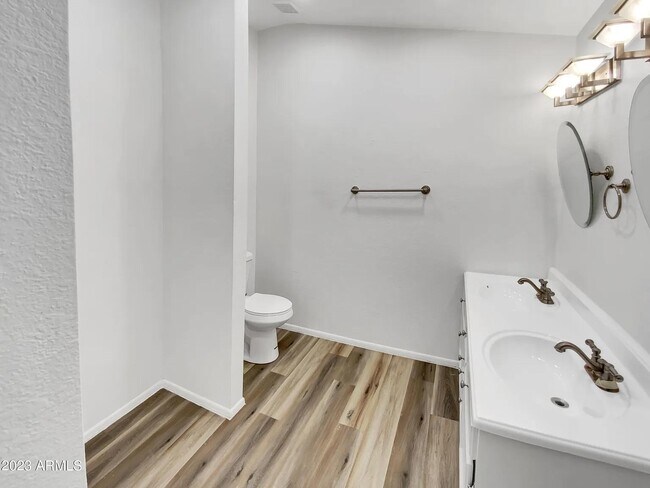 Foto del edificio - charming 2 bedroom, 2 bathroom home