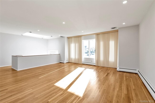 Building Photo - 681 Flanders Dr