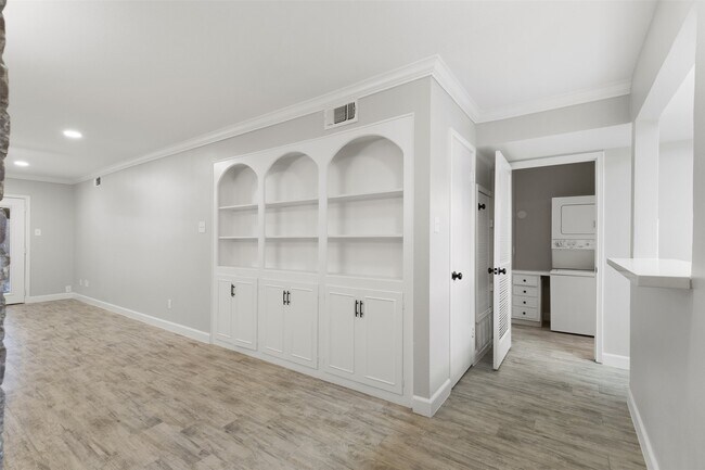 Foto del edificio - 13010 Trail Hollow Dr
