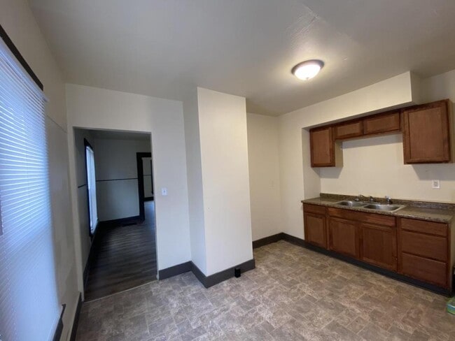 Building Photo - 1160 Haviland Ave