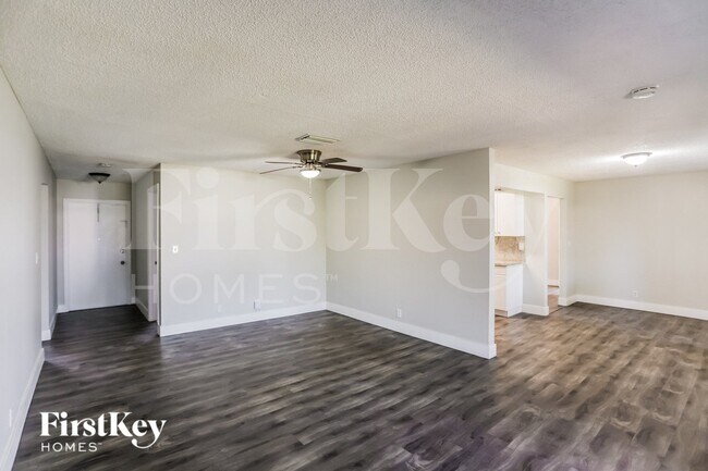 Building Photo - 7801 SW 6th Ct