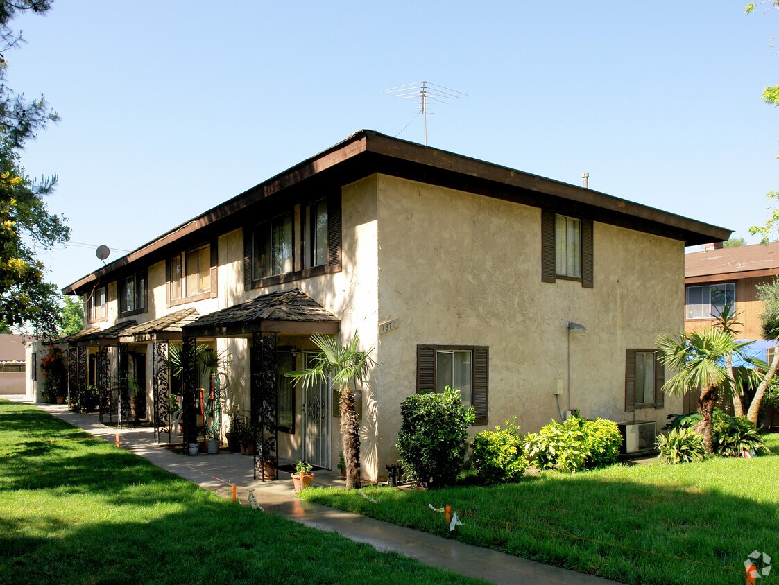 Foto principal - 1870 E Rosewood Ct