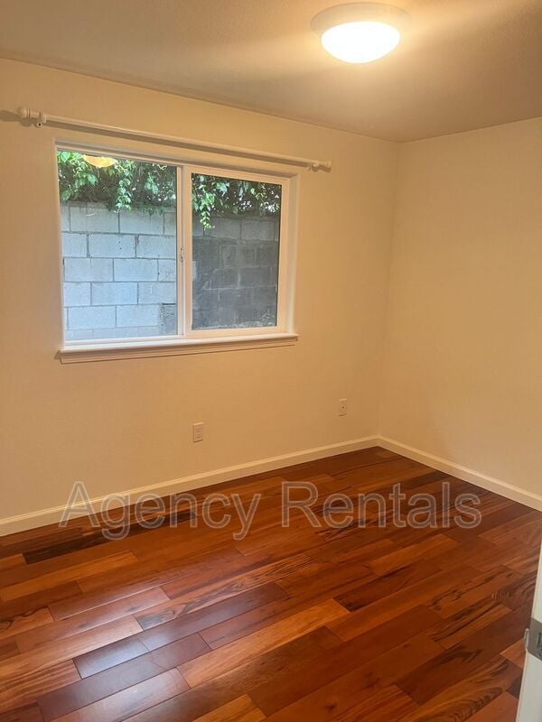 Photo - 948 Spencer St Apartment