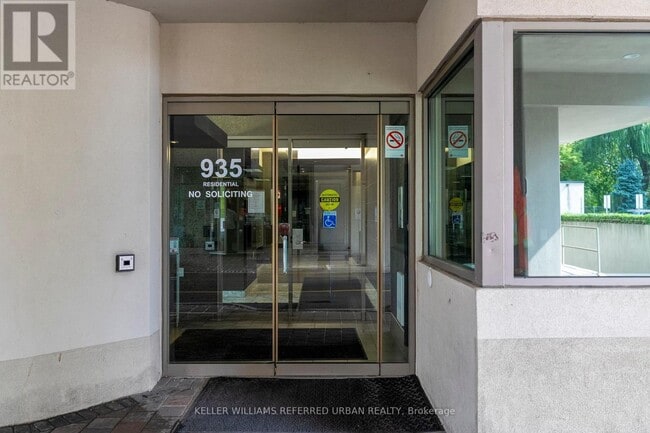 Photo du bâtiment - 935-935 Sheppard Ave W