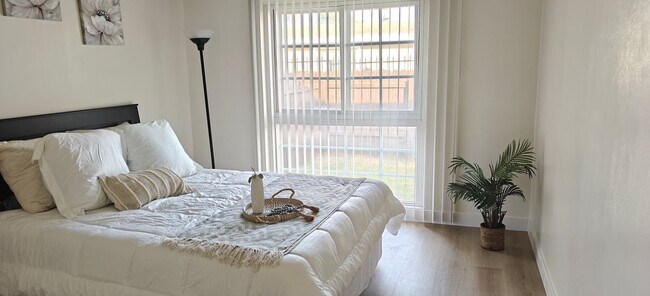 Foto del edificio - 2704 W Century Blvd