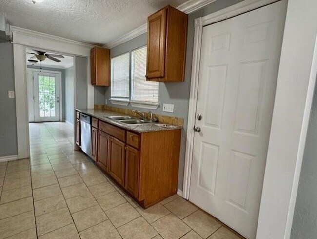 Building Photo - 502 NW Euclid Ave