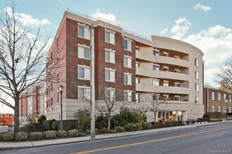 Building Photo - 242 Maple Ave
