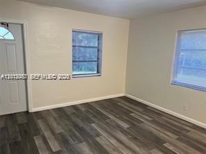 Foto del edificio - 715 NE 6th St