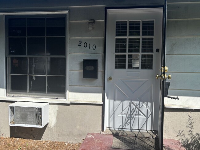 Foto del edificio - Ontario, 2008-2012