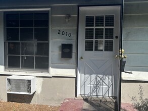 Building Photo - 2008-2012 N Ontario St